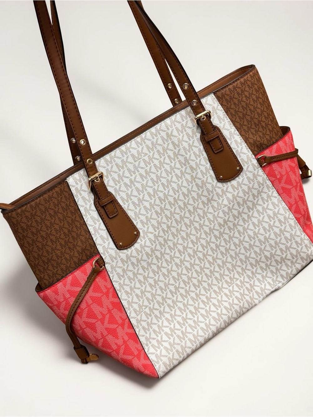Michael Kors Voyager East/West Signature Tote Dahlia Multi Coral/Cream - Picture 5 of 13